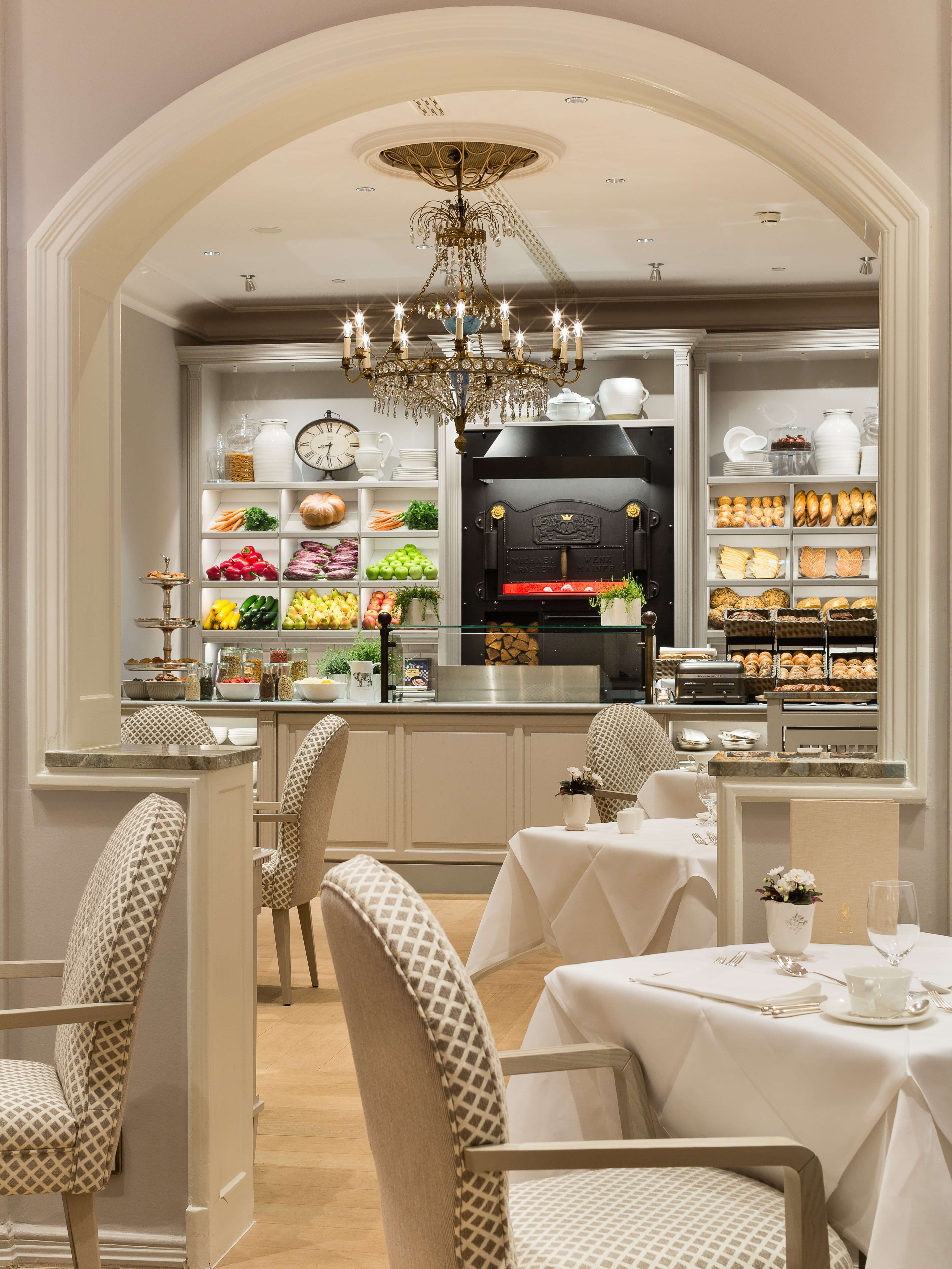 Vier Hotel Jahreszeiten Fairmont - Hotel luxury Café Condi